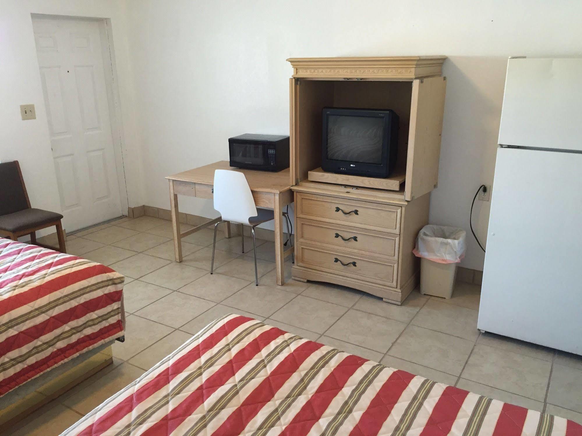 Economy Suites Cypress Gardens エクステリア 写真