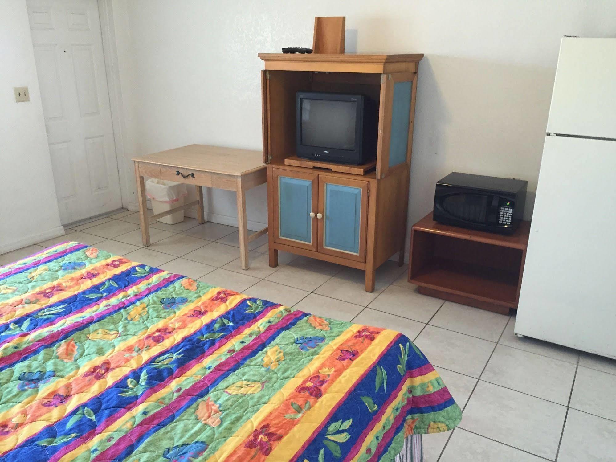 Economy Suites Cypress Gardens エクステリア 写真