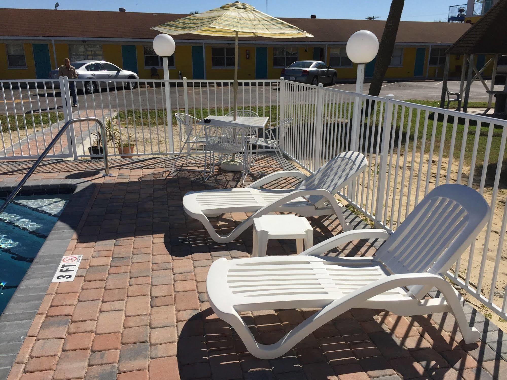 Economy Suites Cypress Gardens エクステリア 写真