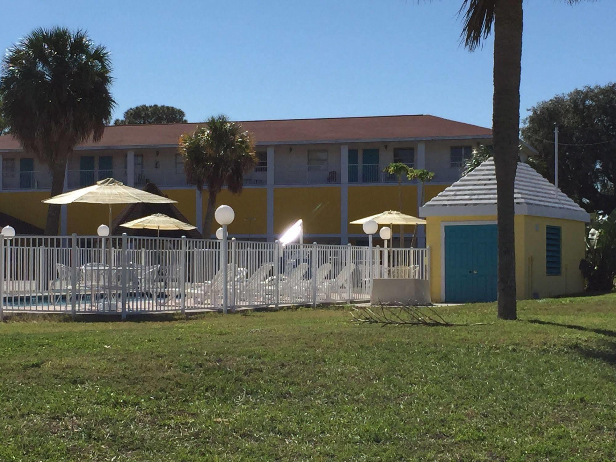 Economy Suites Cypress Gardens エクステリア 写真